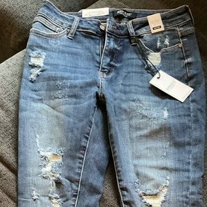 Judy Blue NWT size 3/26 Mid Rise Heavily Medium Wash Destroyed Skinny Jeans